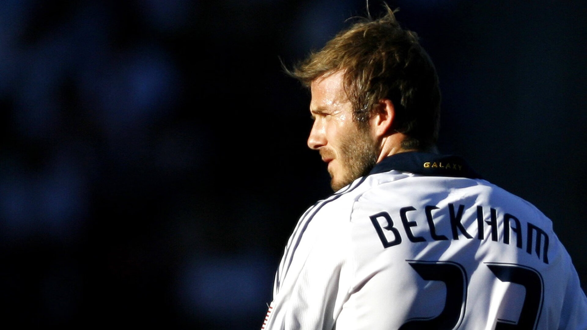 九游登录入口-_夜空灯光跑：在星辰点缀下奔跑_，星空夜光灯图片大全